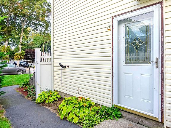 5th image of 52 Elmwood Ave