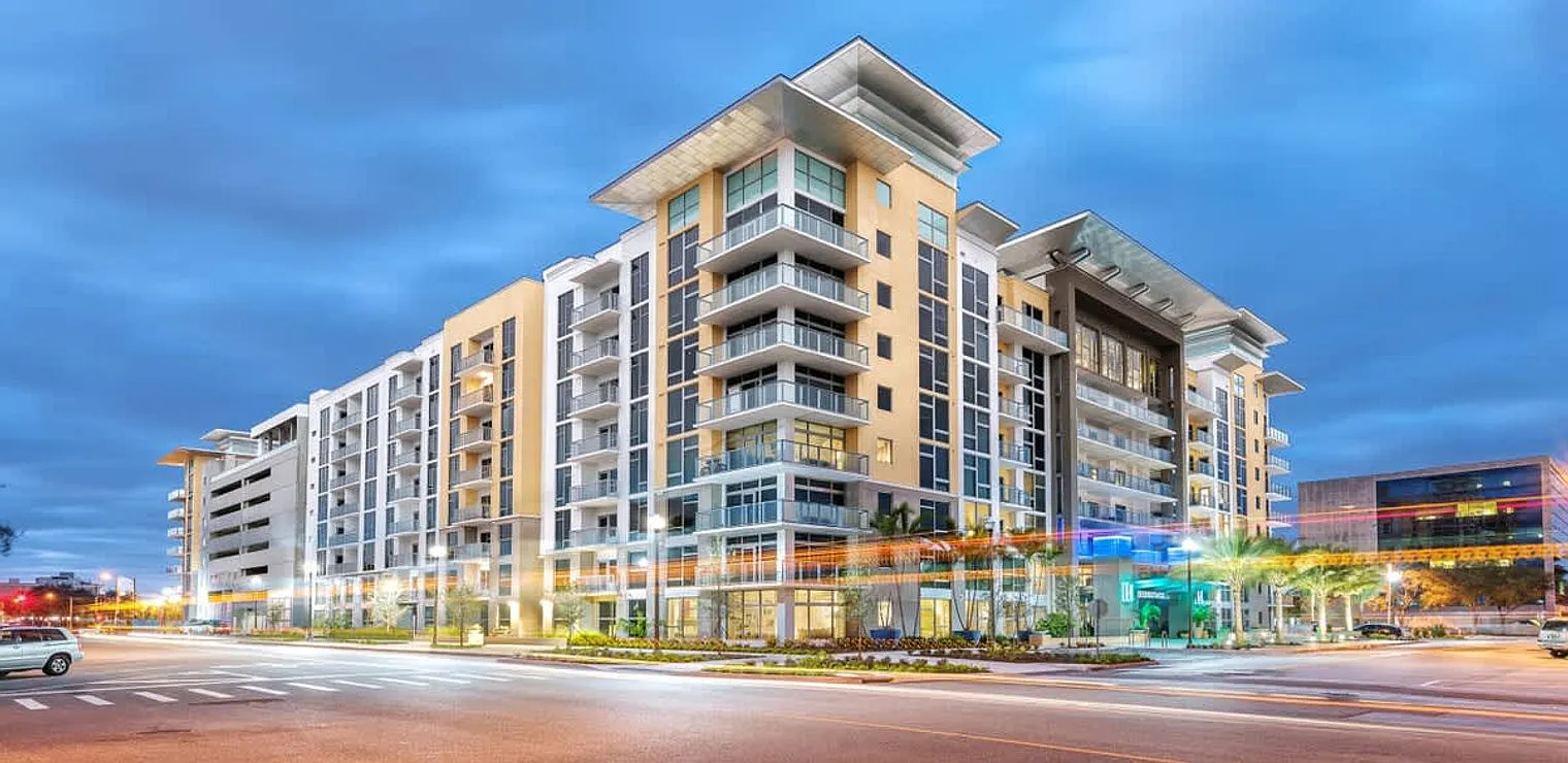 1 bed, 1.0 bath, 807 sqft, $3,521 — Photo 3