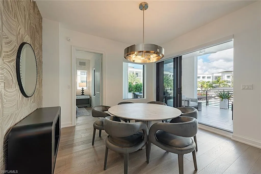 3 bed, 3.5 bath, 2062 sqft, $16,000 — Photo 2