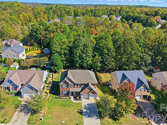 2nd image of 3219 Queensland Ct