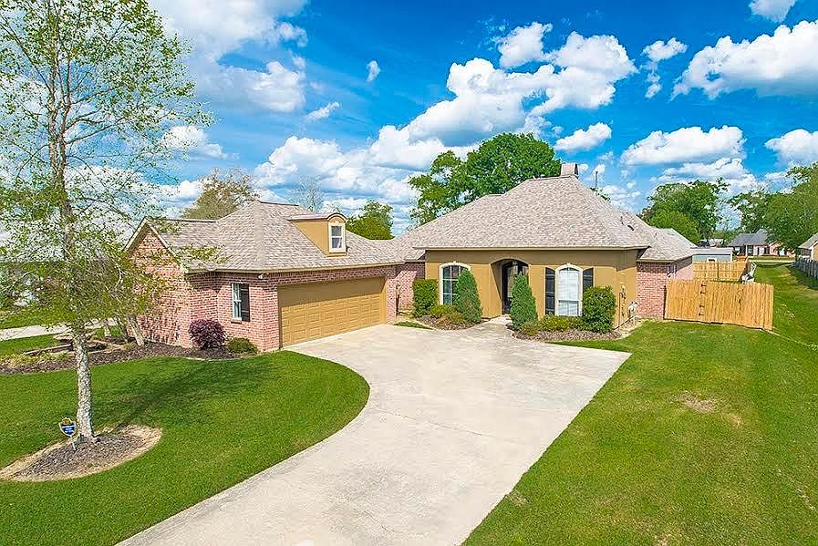 Beautiul Curb Appeal
