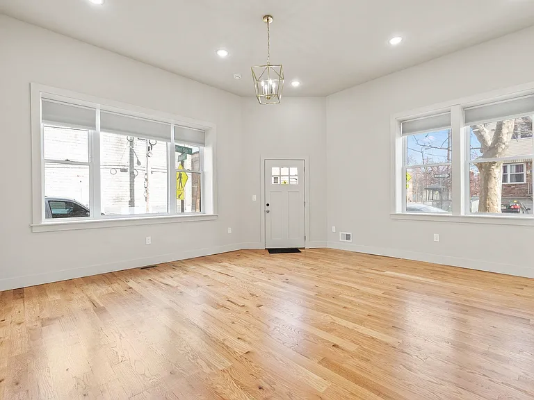 150 W Side Ave #1 — Photo 3