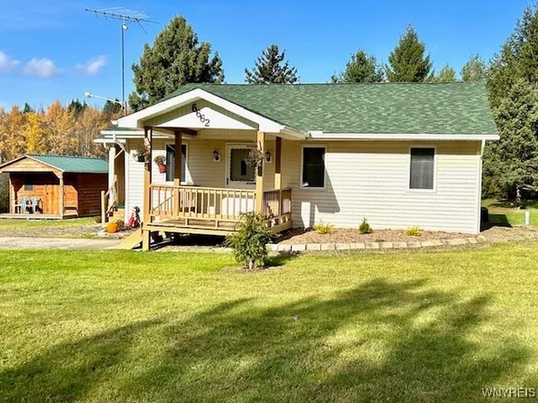 6662 Cross Rd, Springville, NY 14141