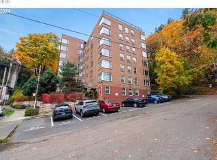 1205 SW Cardinell Dr Unit 802, Portland, OR 97201