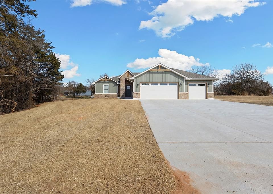 1st image of 12044 Bentley Dr