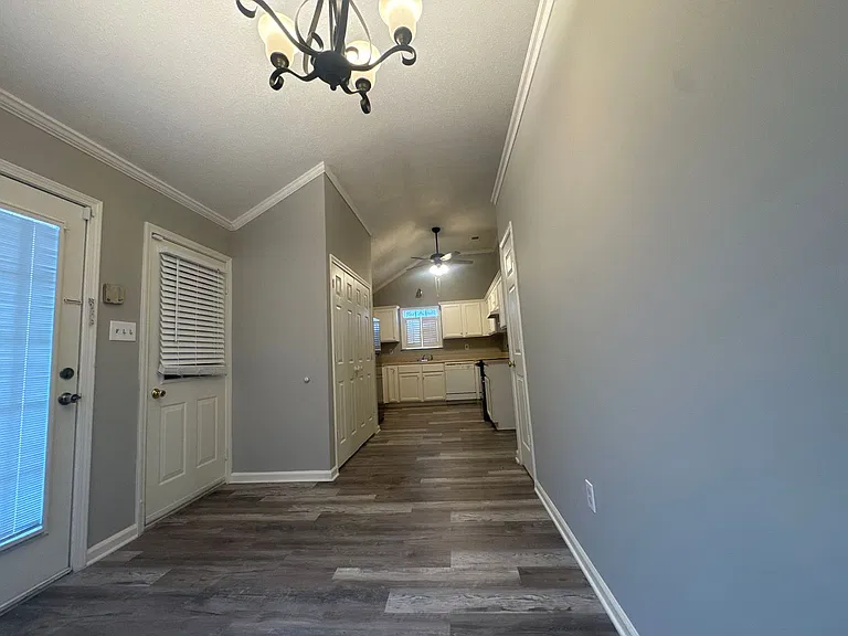 615 Ashley Glen Cir E — Photo 7