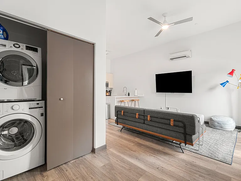 Exhibit A2 Apartments — Photo 35