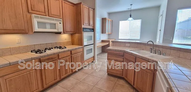 1085 Crystal Springs Dr — Photo 6