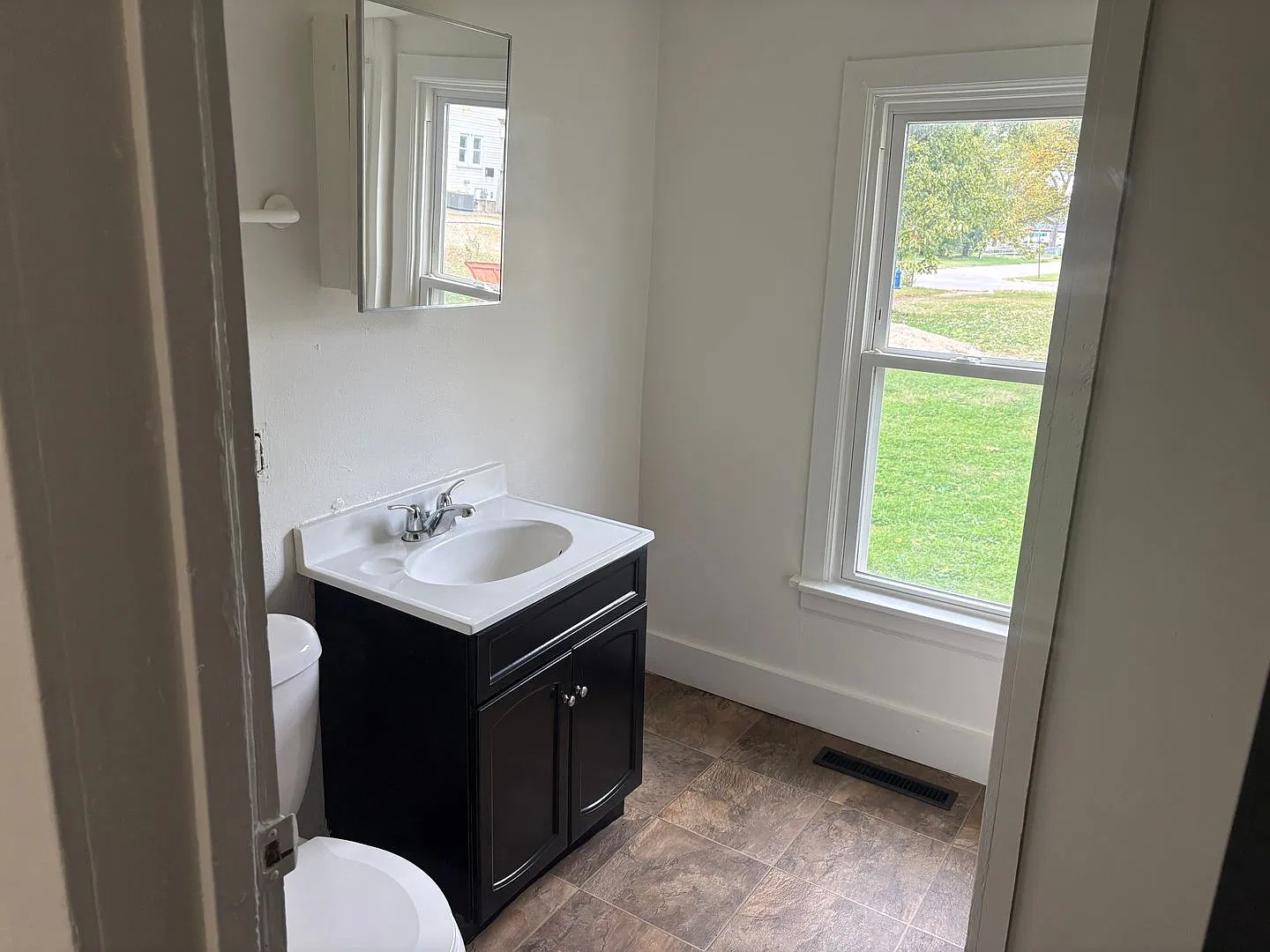 1 1/2 bedroom house in Waterloo! — Photo 3