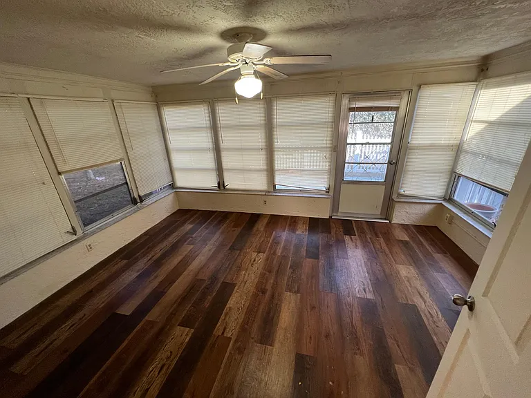 7833 Cayuga Dr — Photo 11