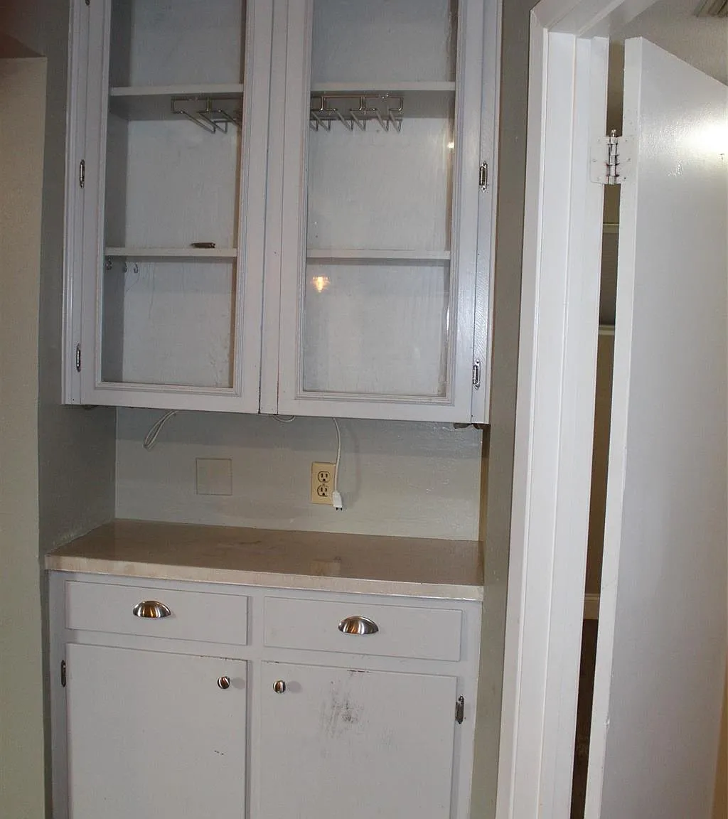 3 bed, 1.0 bath, 1880 sqft, $1,350 — Photo 3