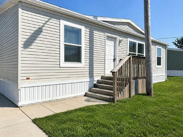 3 bed, 2.0 bath, 1120 sqft, $2,050 — Photo 1