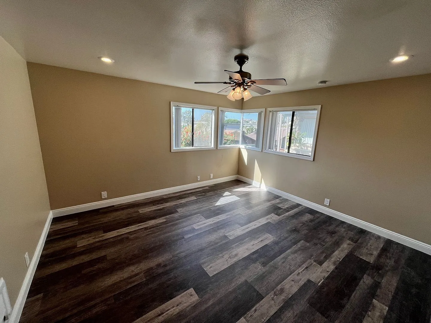 Vulcan Apartments — Photo 4