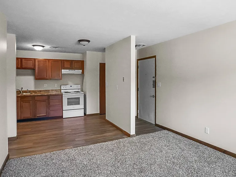 Westgate Manor Apartments — Photo 6