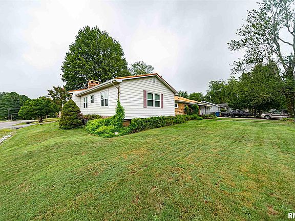 4th image of 903 Meadow Hills Dr