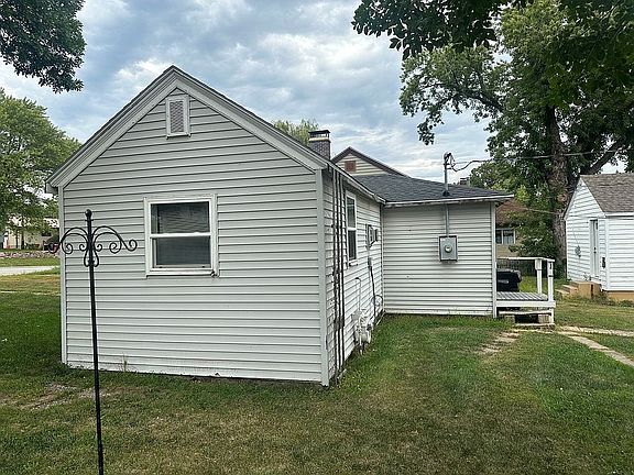 2nd image of 700 Maple St