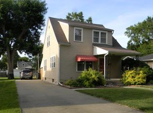 208 Hiawatha Ave, Hiawatha, KS 66434