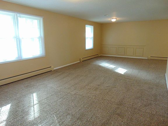 View of 18x13 Great Room & 13x12 Dining Area from Foyer.