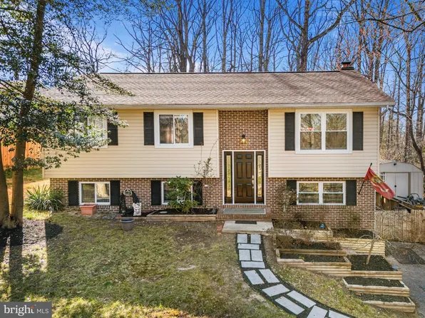 7710 Suitt Dr, Pasadena, MD 21122