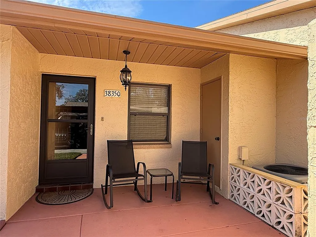 2 bed, 2.0 bath, 1094 sqft, $1,400 — Photo 2