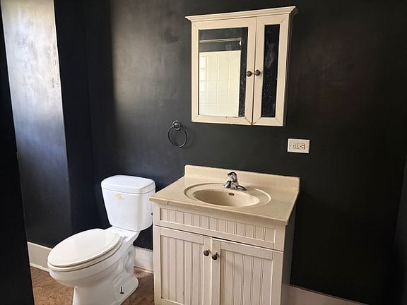 3rd image of 806 Pearl St