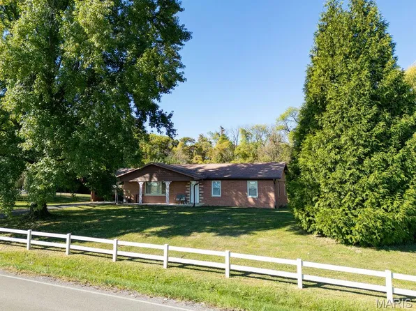 315 Old Collinsville Rd, Caseyville, IL 62232
