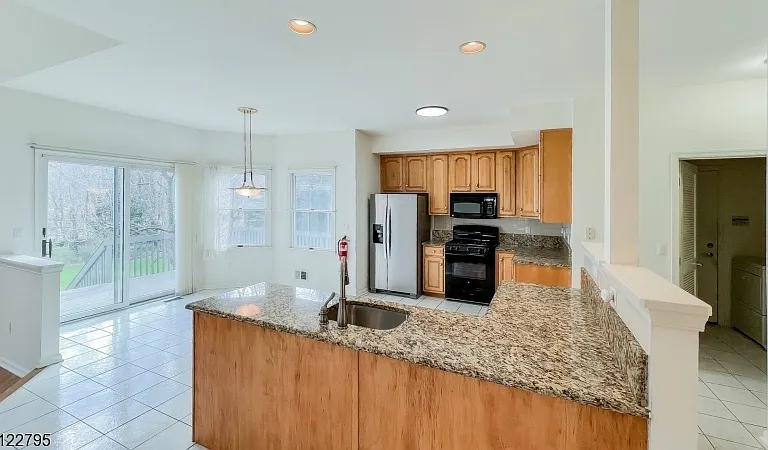 9 Collins Dr — Photo 5