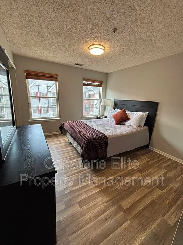Studio, 3.0 bath, $1,450 — Photo 2