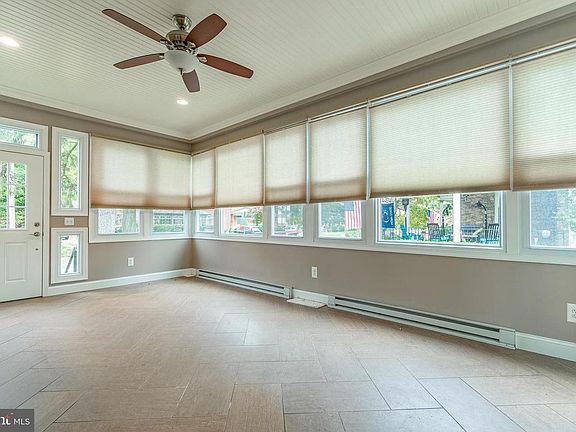 3rd image of 125 Grandview Rd