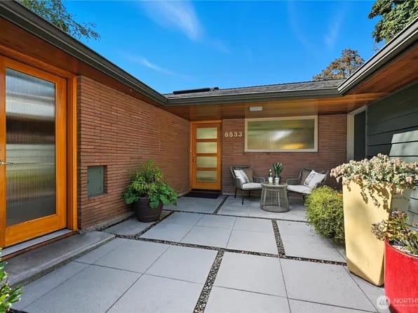 8533 Burke Avenue N, Seattle, WA 98103