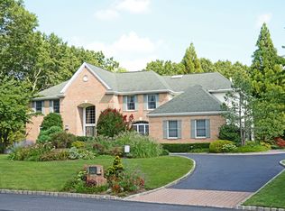 6 Shetland Ct, Dix Hills, NY 11746