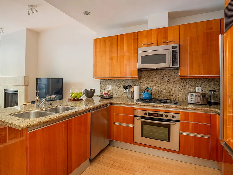 550 Front St #907 — Photo 11