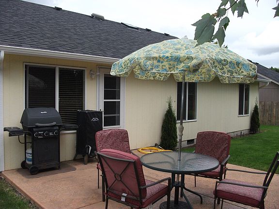 Furniture / Smoker Included