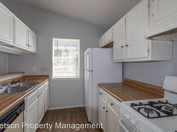 4th image of 614 Greenlawn Blvd