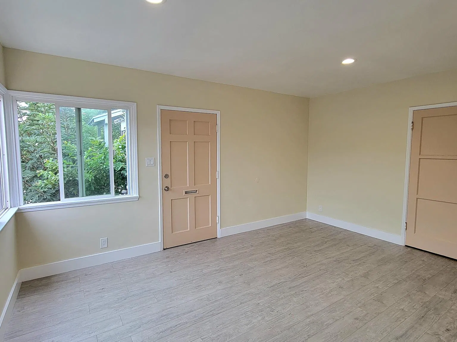 726 N Dillon St — Photo 3
