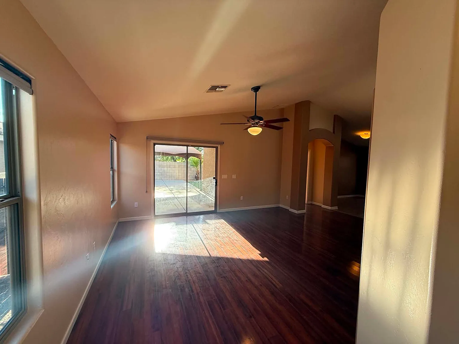 3 bed, 1600 sqft, $2,000 — Photo 2