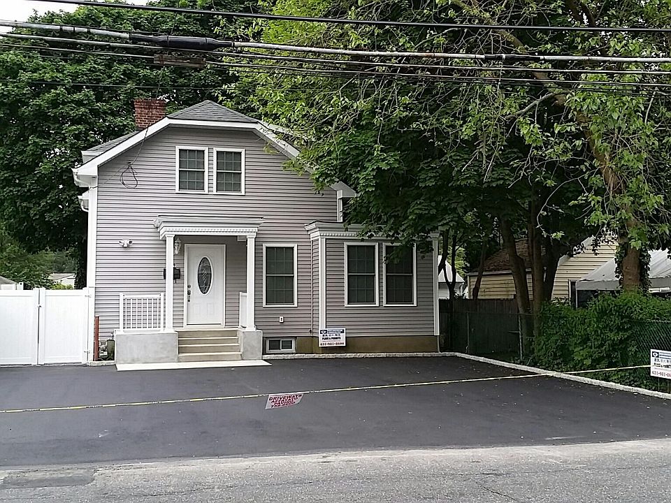 1st image of 209 Ronkonkoma Ave