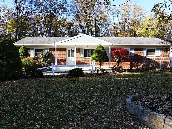 2nd image of 902 Crescent Dr