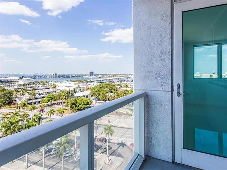 244 Biscayne Blvd #2402 — Photo 6
