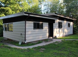 23 School St, Granby, MA 01033