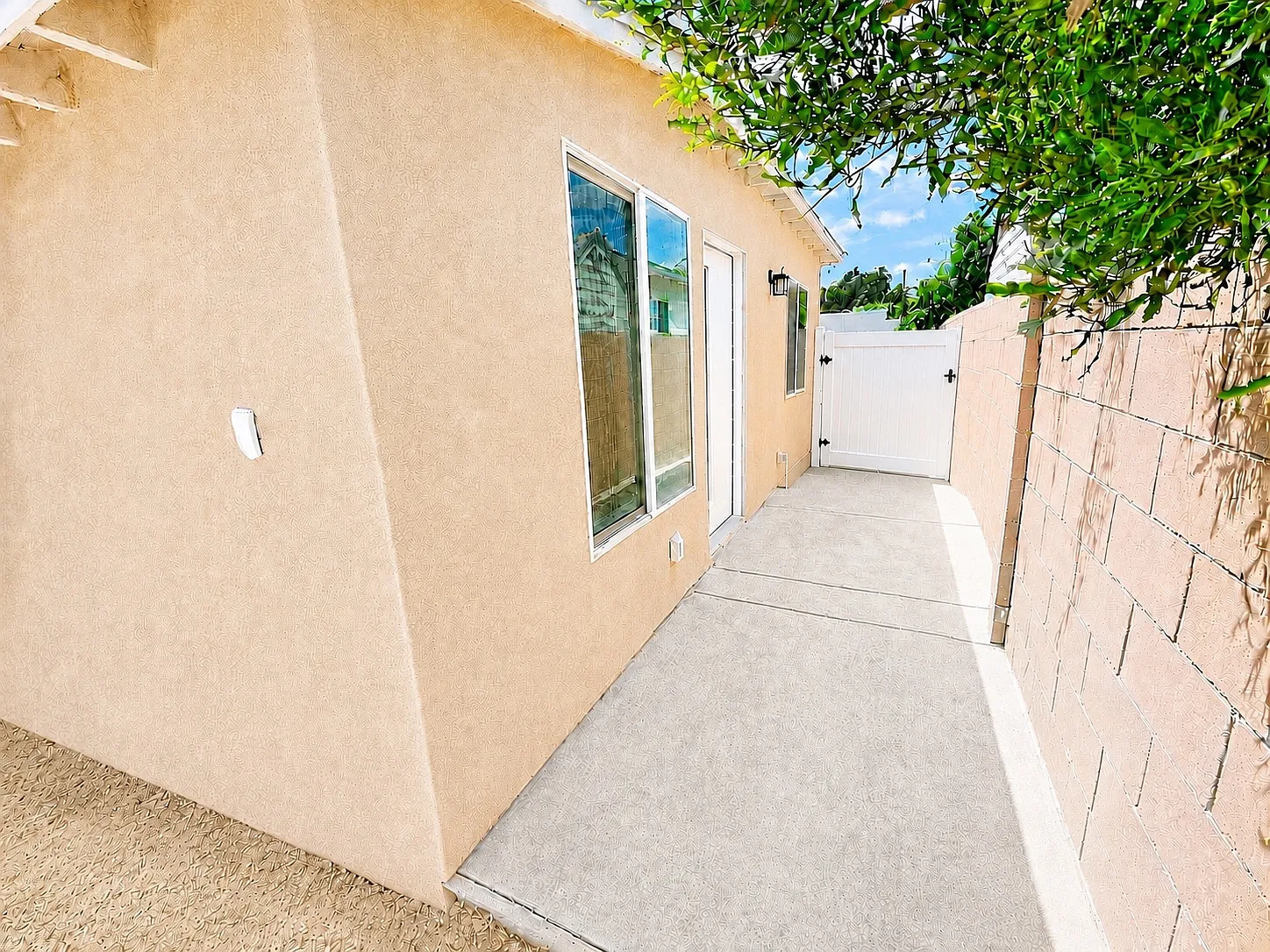 1 bed, 800 sqft, $2,200 — Photo 3