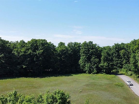 4th image of 22 White Tail Dr