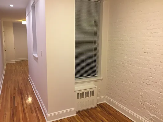 Rented by Metropolis Real Estate of Manhattan | media 25