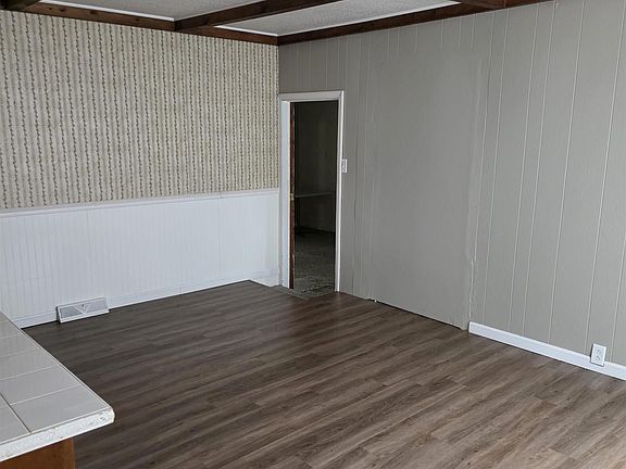 4th image of 601 W Court St