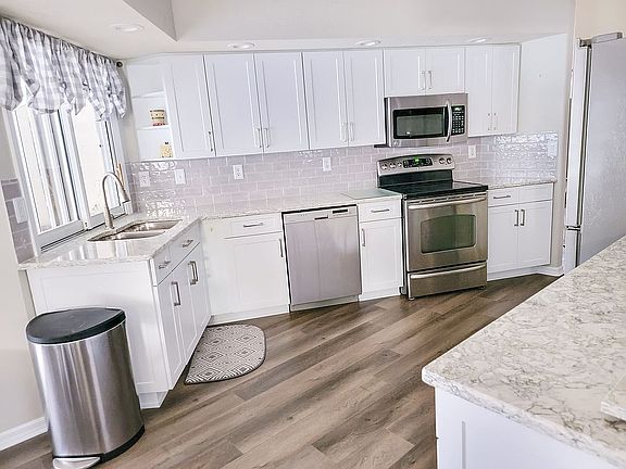 3rd image of 5798 W Meadowpark Ln