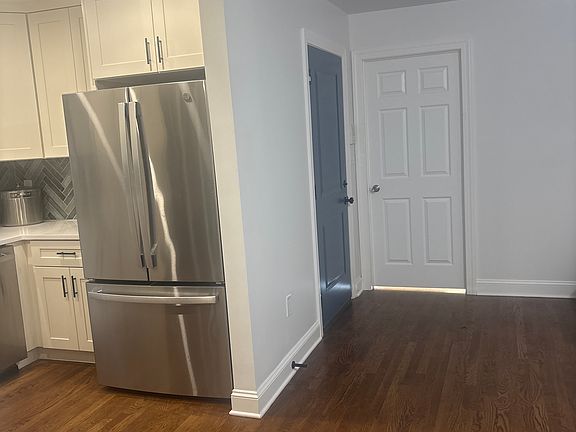 3rd image of 448 Broadway