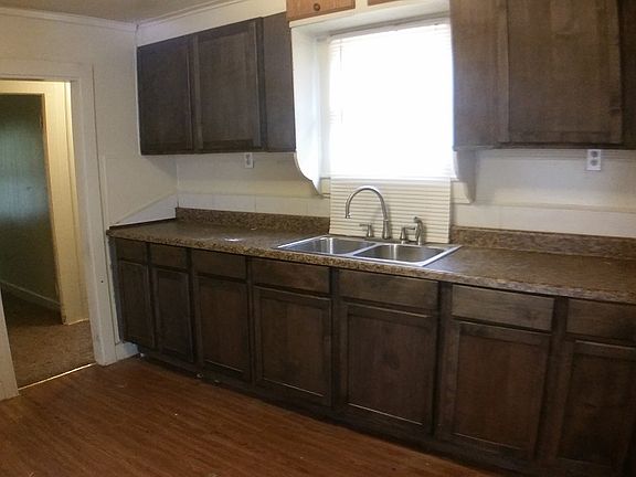 3rd image of 4629 S Broadway Ave