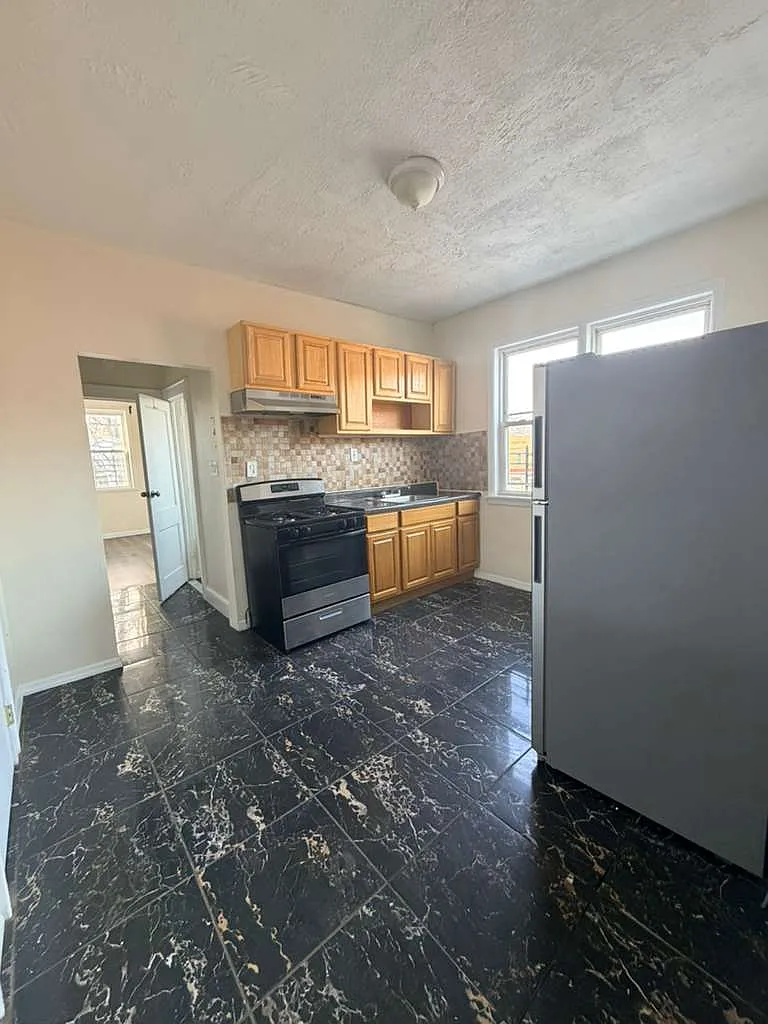 2 bed, 900 sqft, $1,650 — Photo 1