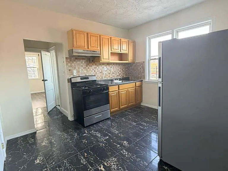 125 Carolina Ave #2R — Photo 2
