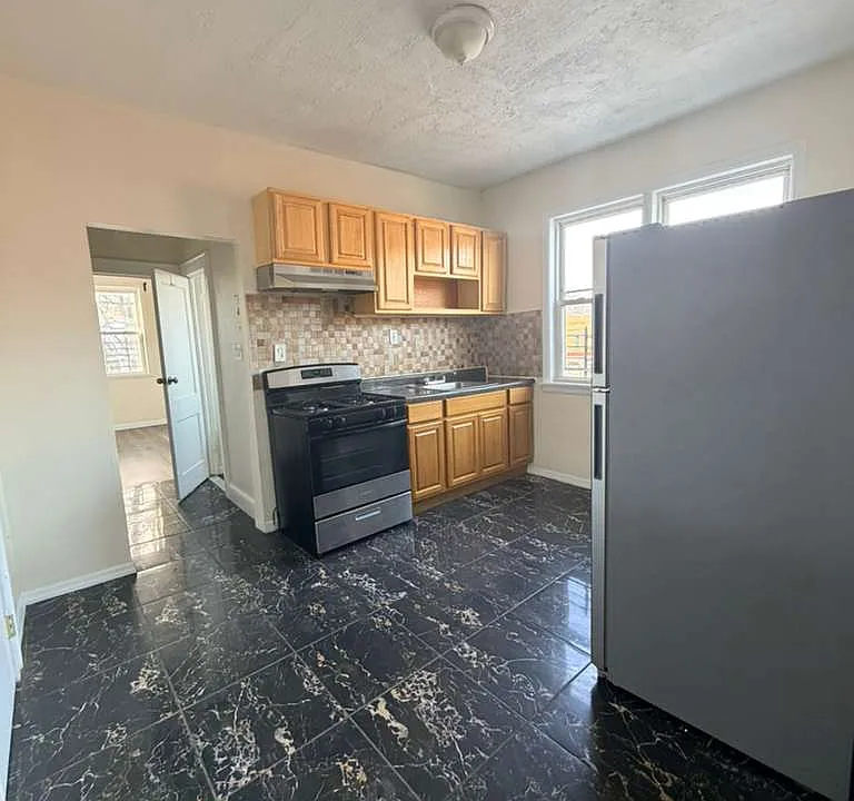 125 Carolina Ave #2R